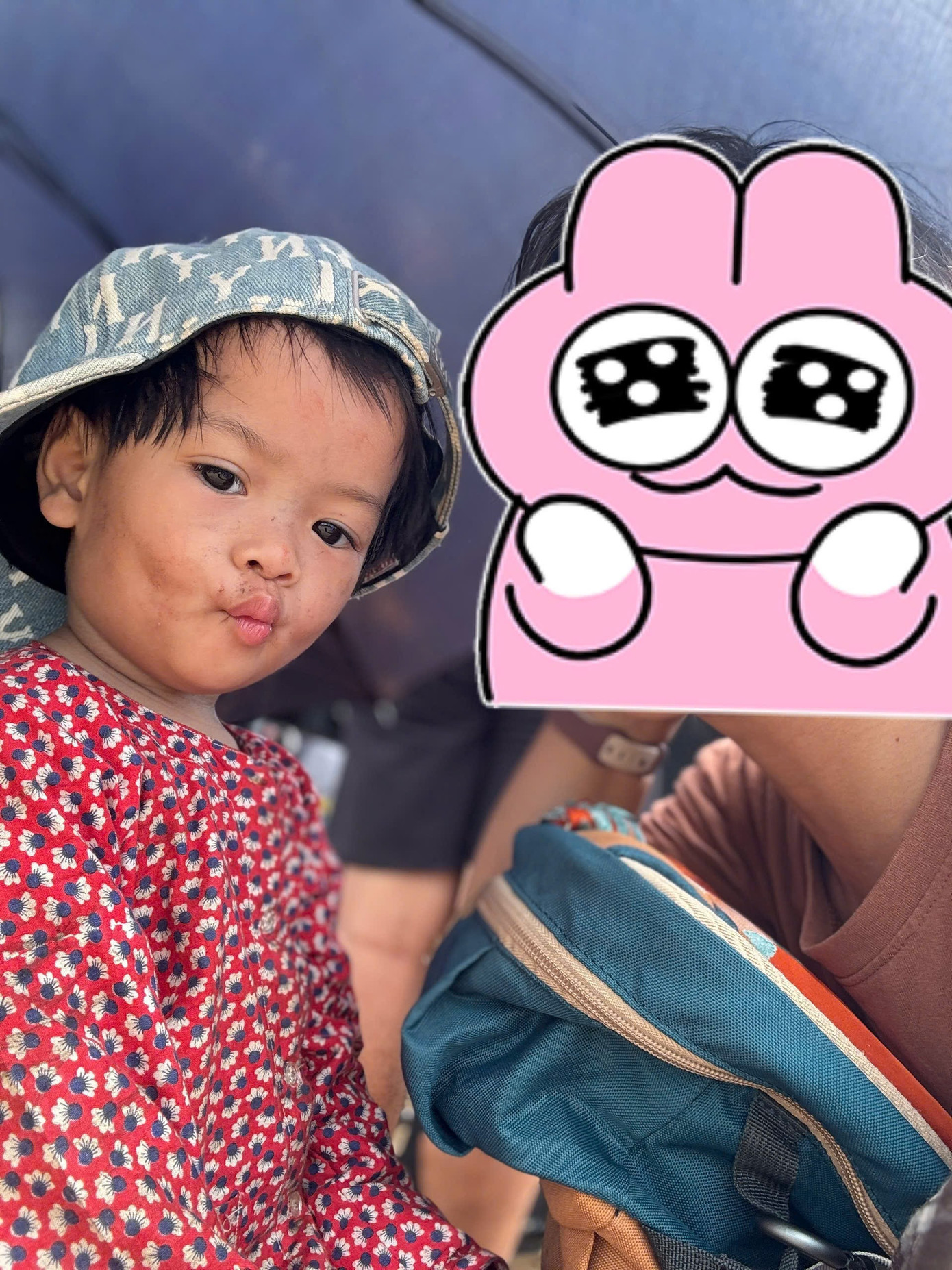 Em bé 2 tuổi ngồi khóc thét bên thi thể mẹ trong Mưa Đỏ- Ảnh 4. Em bé 2 tuổi ngồi khóc thét bên thi thể mẹ trong Mưa Đỏ- Ảnh 4.