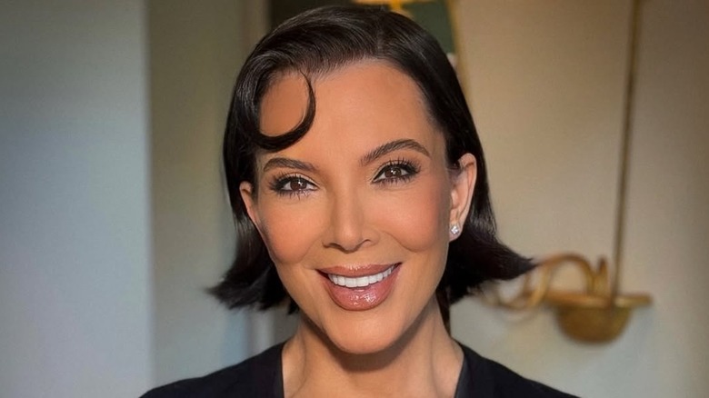 Mẹ của nữ tỷ phú Kim Kardashian U70 da căng mướt đáng kinh ngạc: 15 năm trước đã làm 1 việc vô cùng đúng đắn để lão hóa duyên dáng- Ảnh 4.