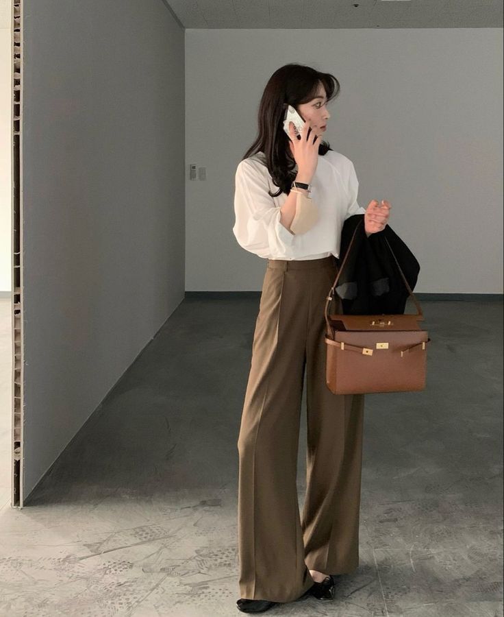 Chiếc quần phổ biến nơi công sở nhưng rất “hại” cho dáng của chị em sau 35- Ảnh 5.