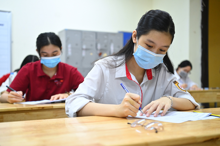 Phụ huynh Hà Nội nói: Vốn dĩ không thiếu trường, chẳng qua cha mẹ muốn con học kém vào trường top, "vàng thau lẫn lộn"- Ảnh 2.