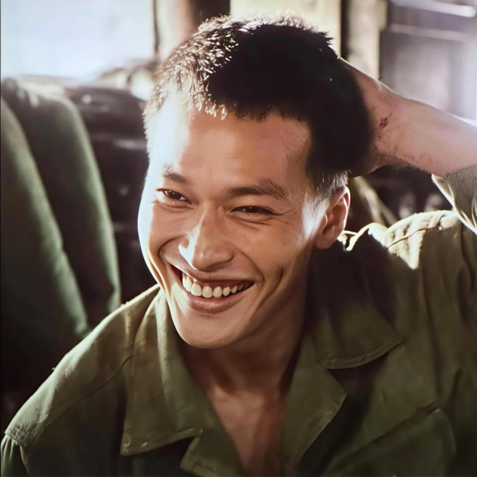 Hoá ra vai chính Mưa Đỏ suýt về tay nam diễn viên này, biết danh tính ai cũng đồng tình “đạo diễn sáng suốt quá”- Ảnh 6. Hoá ra vai chính Mưa Đỏ suýt về tay nam diễn viên này, biết danh tính ai cũng đồng tình “đạo diễn sáng suốt quá”- Ảnh 6.