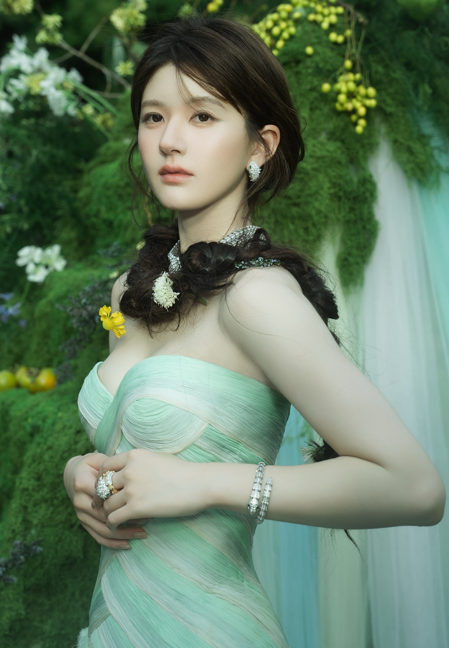 Từng là hai ngôi sao được kỳ vọng nhất, Triệu Lộ Tư và Ngu Thư Hân đứng trước nguy cơ bị Từng là hai ngôi sao được kỳ vọng nhất, Triệu Lộ Tư và Ngu Thư Hân đứng trước nguy cơ bị
