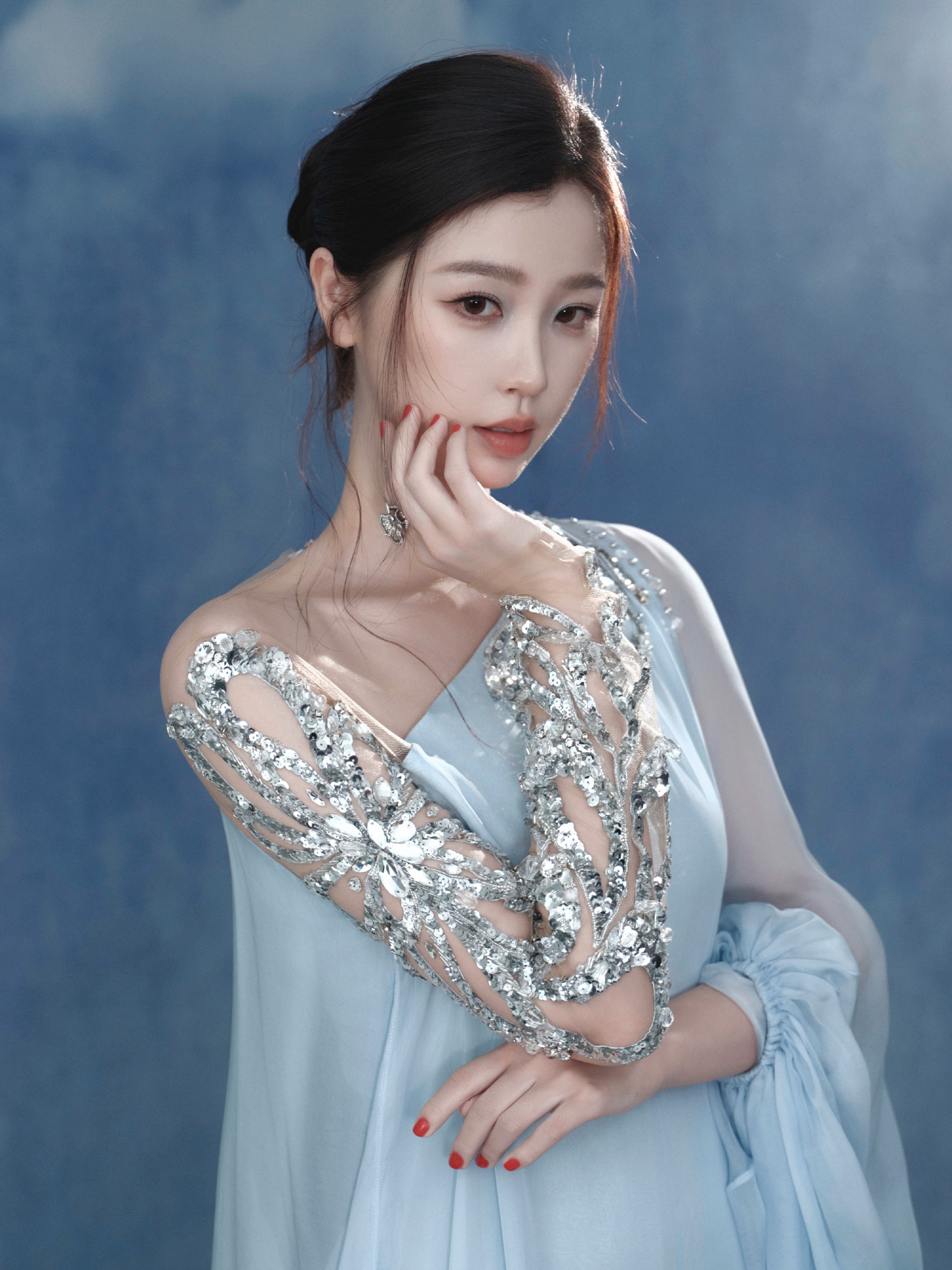 Từng là hai ngôi sao được kỳ vọng nhất, Triệu Lộ Tư và Ngu Thư Hân đứng trước nguy cơ bị Từng là hai ngôi sao được kỳ vọng nhất, Triệu Lộ Tư và Ngu Thư Hân đứng trước nguy cơ bị