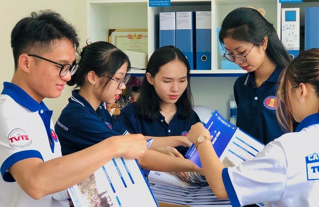 TP. HCM: Loạt trường đại học cần tuyển hàng trăm tiến sĩ, trả lương từ chục triệu - trăm triệu/tháng- Ảnh 1.