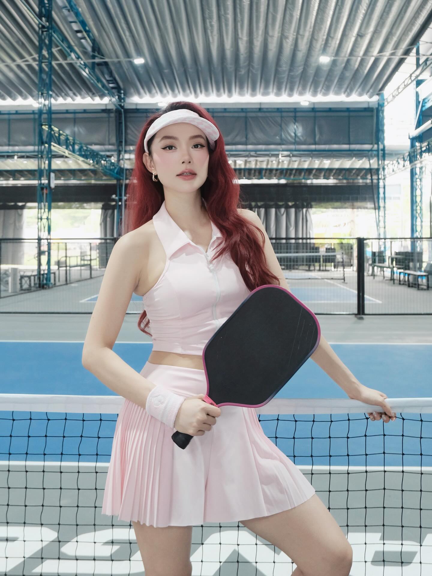 Minh Hằng mê pickleball, chồng đại gia mở 12 sân cho vợ chơi thoả thích, còn lặng lẽ đi sau nhặt bóng gây sốt!- Ảnh 2.