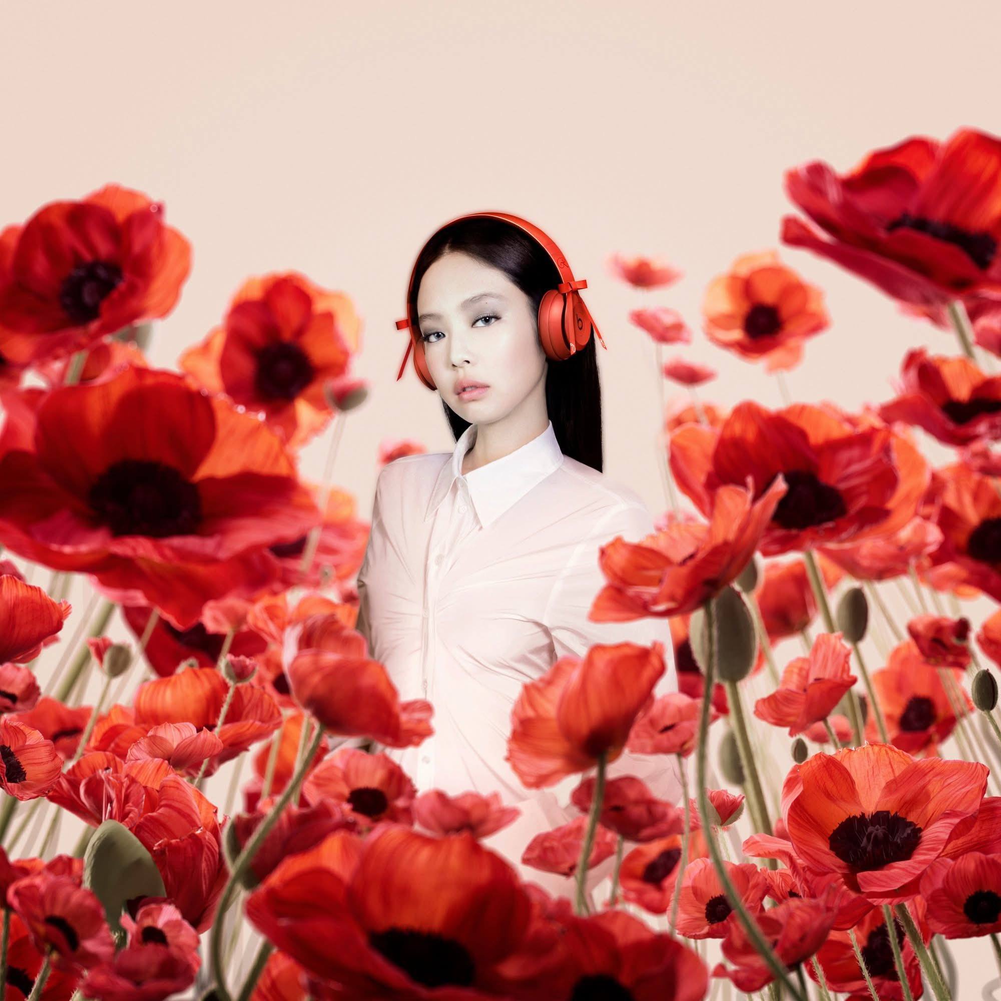 Jennie (BLACKPINK) bắt tay Apple ra mắt tai nghe đỏ Ruby đẹp mỹ mãn: Mở bán 5 phút cháy hàng!- Ảnh 1.