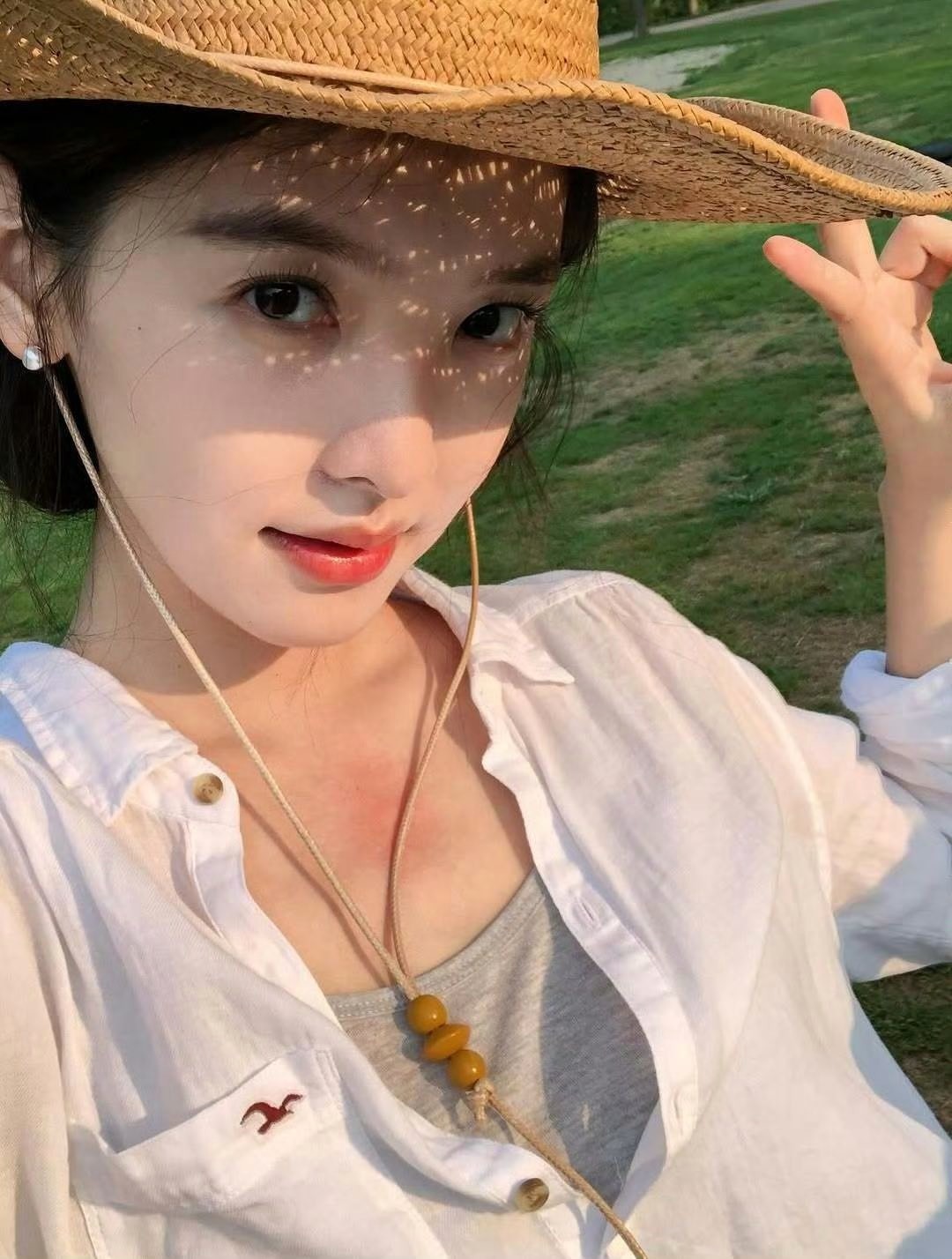 Nữ thần 10 triệu người say đắm: Cả đời chung thuỷ với 1 item, xinh đến nỗi chỉ muốn nhắm mắt yêu luôn!- Ảnh 1.