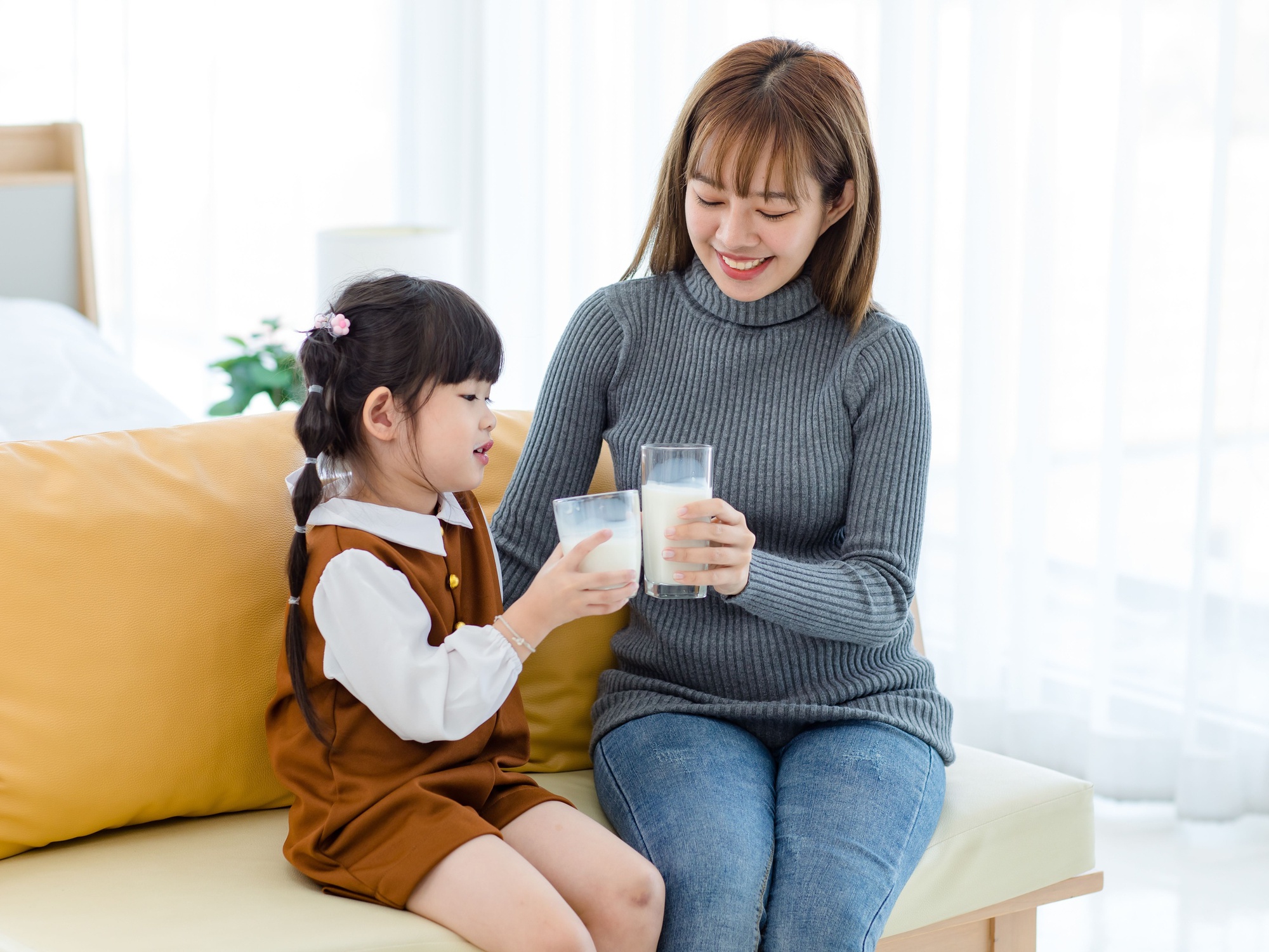 Mẹ GenZ chọn sữa cho con: Hiểu đúng thời điểm, nuôi con khoa học- Ảnh 1.