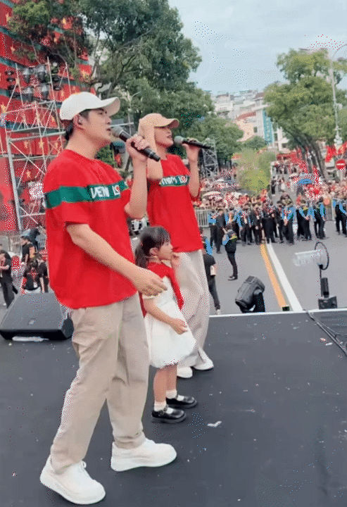 "Trưởng công chúa" Winnie - ái nữ thừa kế tập đoàn: Xinh xắn, học giỏi, hát hay, chơi thể thao đỉnh... thì ra tiểu thuyết không lừa chúng ta- Ảnh 4.