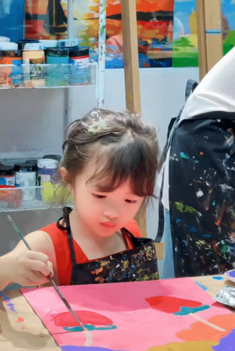 "Trưởng công chúa" Winnie - ái nữ thừa kế tập đoàn: Xinh xắn, học giỏi, hát hay, chơi thể thao đỉnh... thì ra tiểu thuyết không lừa chúng ta- Ảnh 7.