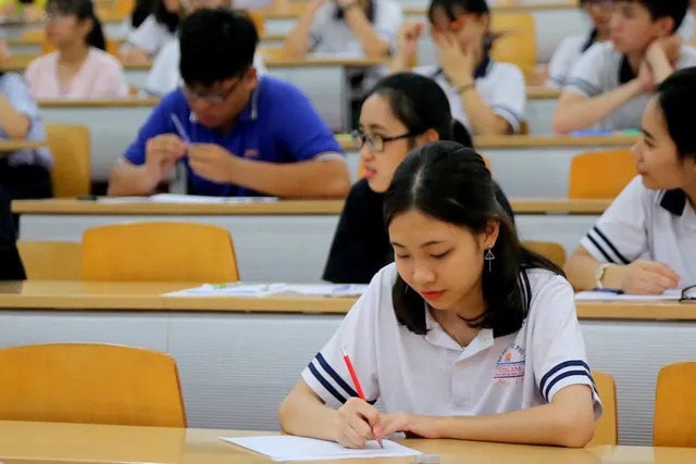 Thầy giáo Hà Nội khuyên: Nghe thầy, lớp 11 cứ làm điều này, cơ hội vào đại học rộng mở hơn bao giờ hết - Hơn nhau ở lựa thời điểm- Ảnh 1.