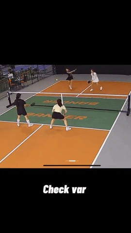 Cận cảnh sao nữ Vbiz bị đồng nghiệp vung vợt pickleball trúng mặt, phản ứng gây sốt!- Ảnh 1.