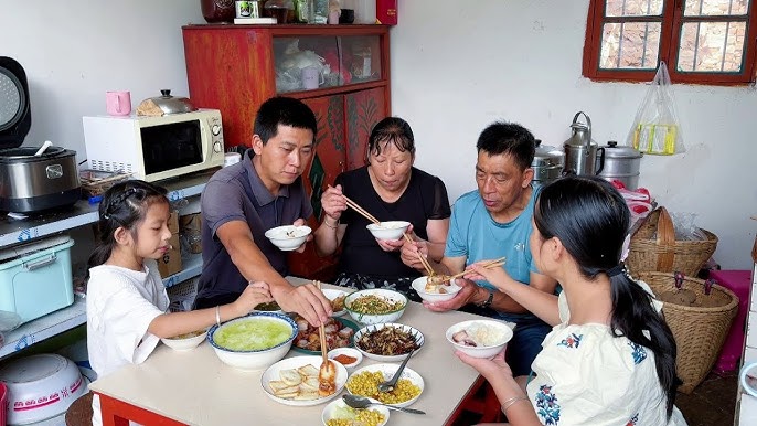 Ngồi trước mâm con gia đình, tôi thường dạy con cháu 5 điều đã được đúc rút sau 60 năm cuộc đời- Ảnh 1.