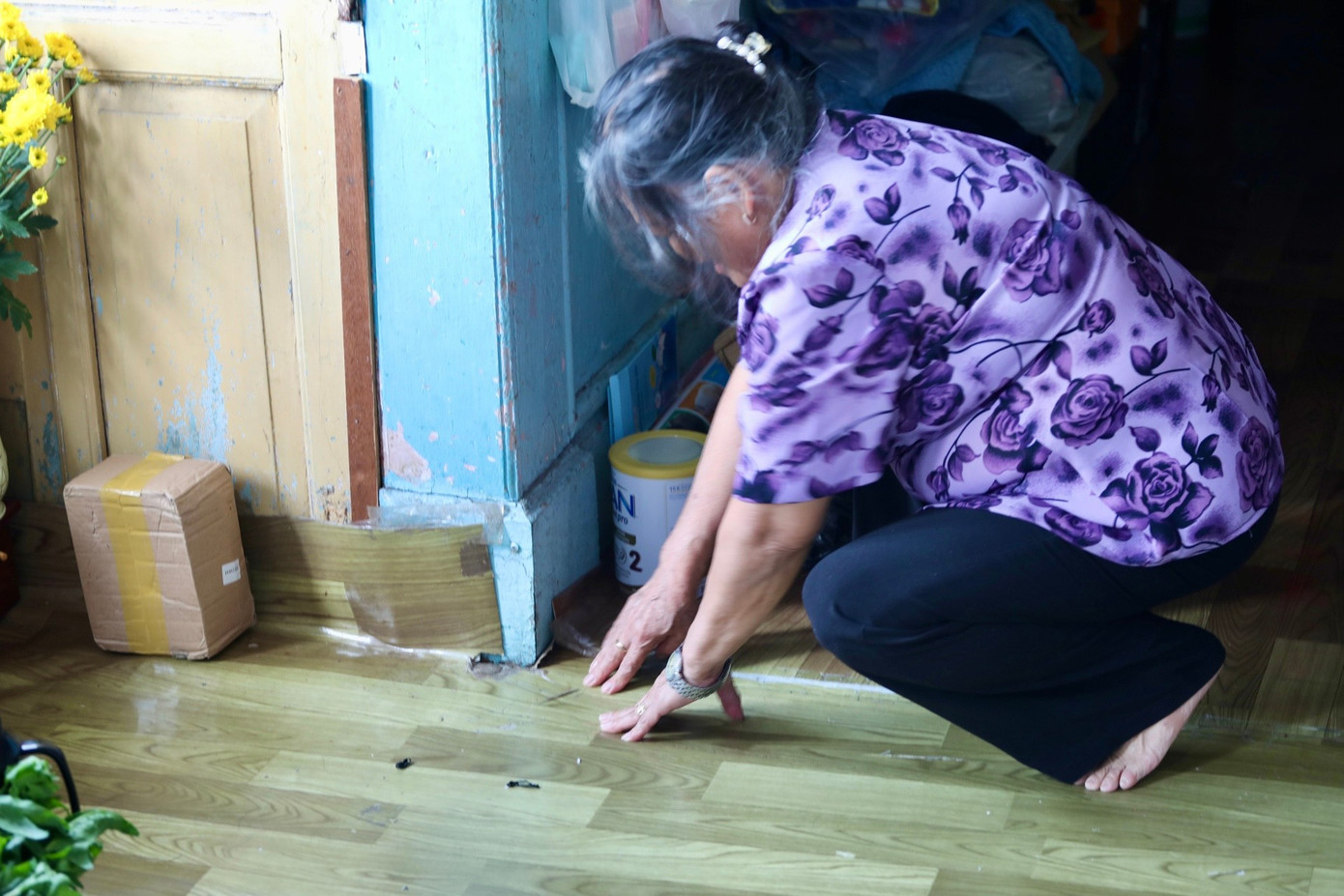 Bên trong biệt thự xuống cấp, người dân nín thở chờ phép sửa- Ảnh 19.