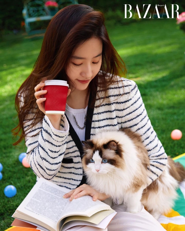 Mỹ nhân bị thời gian “chối bỏ”, giàu khủng nhưng sống độc thân trong biệt thự cao cấp 16.700m², tìm khắp Trung Quốc cũng hiếm thấy ai như vậy- Ảnh 8.