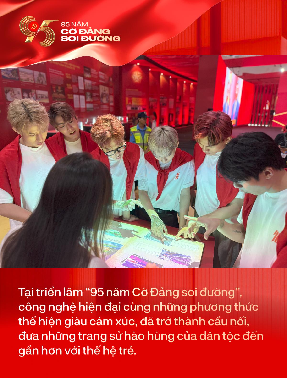 Hoàng Dũng lần đầu tìm hiểu lịch sử bằng công nghệ, Tăng Duy Tân chia sẻ về mạch nguồn sáng tạo tại triển lãm “95 năm Cờ Đảng soi đường”- Ảnh 3.