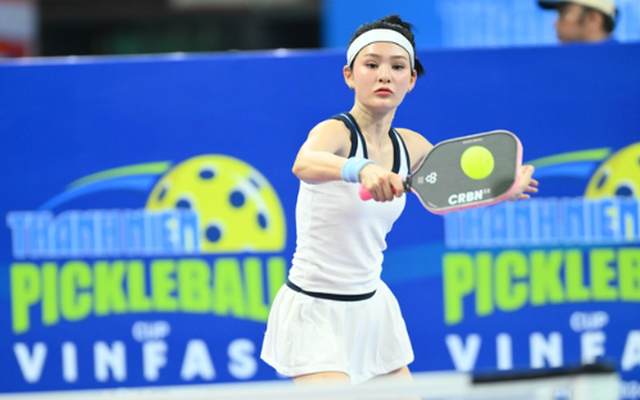 Hiền Hồ khoe cúp pickleball nhưng đọc danh hiệu thì té ngửa- Ảnh 2.