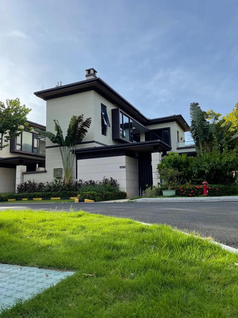 Sống trong biệt thự 200m2, lương hưu 30 triệu đồng, cựu giám đốc nghẹn ngào nhìn sang bạn ở nhà cũ 30m2 bán hoa quả: “Chỉ ước sướng bằng ông”- Ảnh 1.