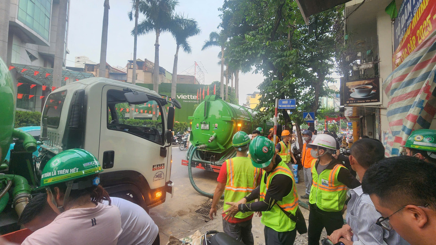 Lại phun trào bùn nhão từ dự án hầm metro Nhổn - ga Hà Nội- Ảnh 2.
