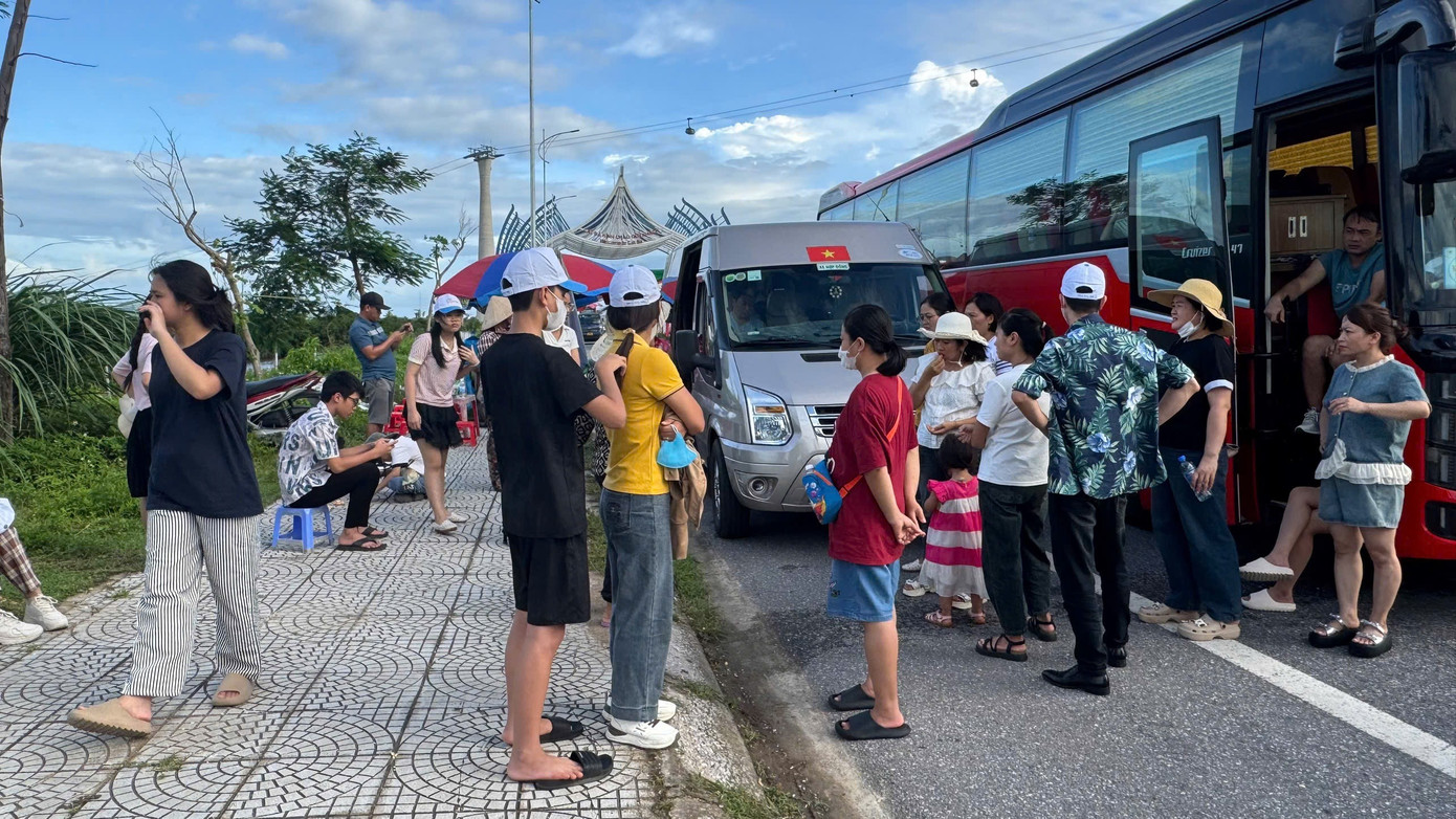 Vì sao bến phà từ chối chở khách rời đảo Cát Bà ngày chủ nhật?- Ảnh 5.