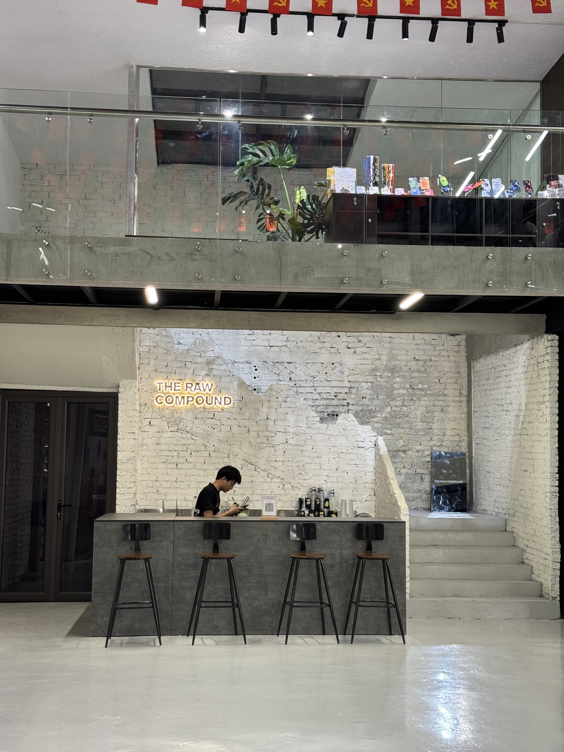 Review tổ hợp thời trang mới toanh, hot 100 độ ở Hà Nội: Rộng 700m2, 30 local brand đổ bộ, vào không muốn đi ra!- Ảnh 4.