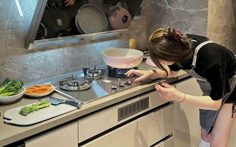 Ở chung với bố mẹ chồng: Học cách nhẫn nhịn hay tự biến mình thành “ôsin không lương”?- Ảnh 1.