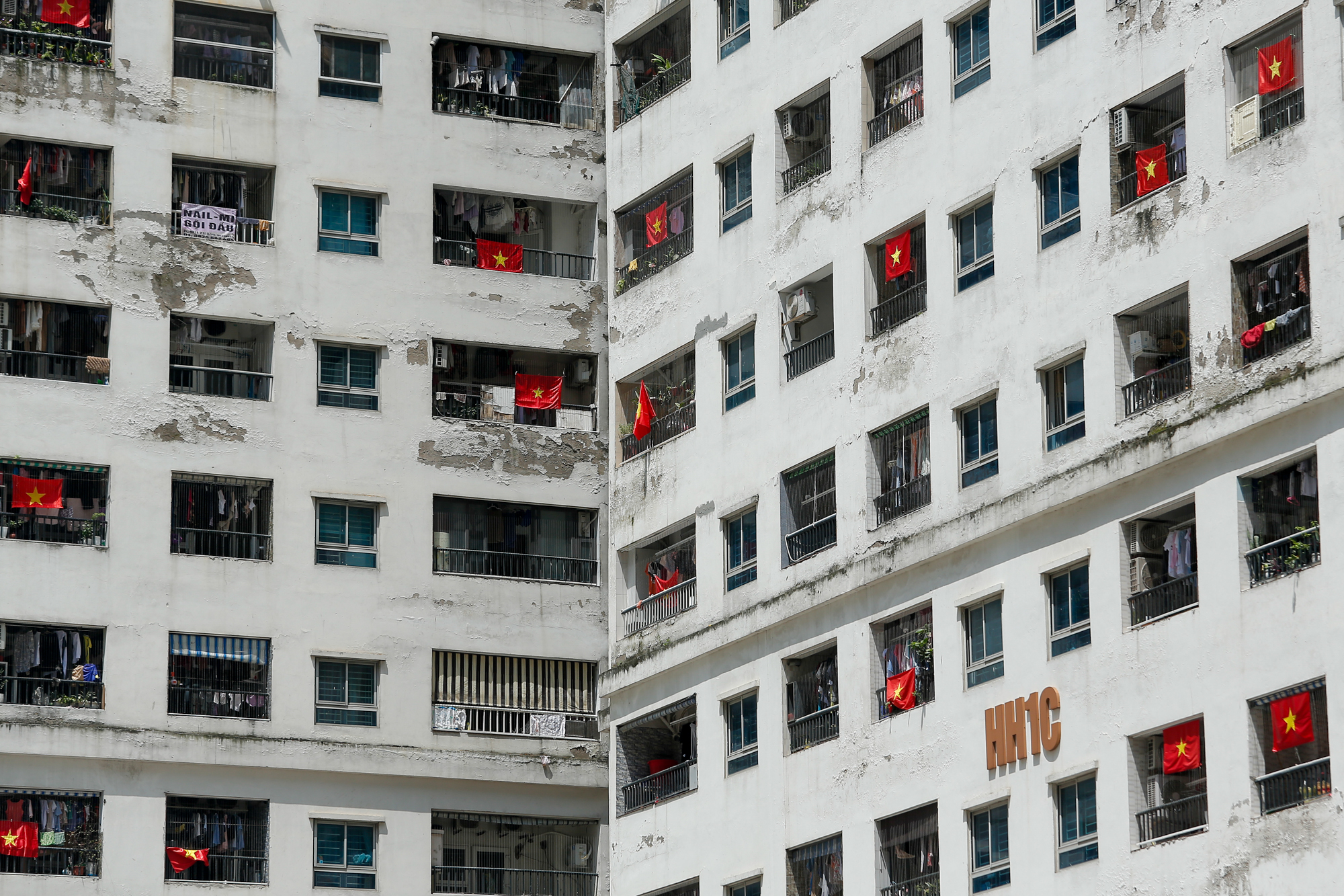 Chung cư có tường bong tróc, thi thoảng thang máy lại hỏng, thiếu nước...có giá tăng gấp 3 lần, hở ra là cháy hàng- Ảnh 3.