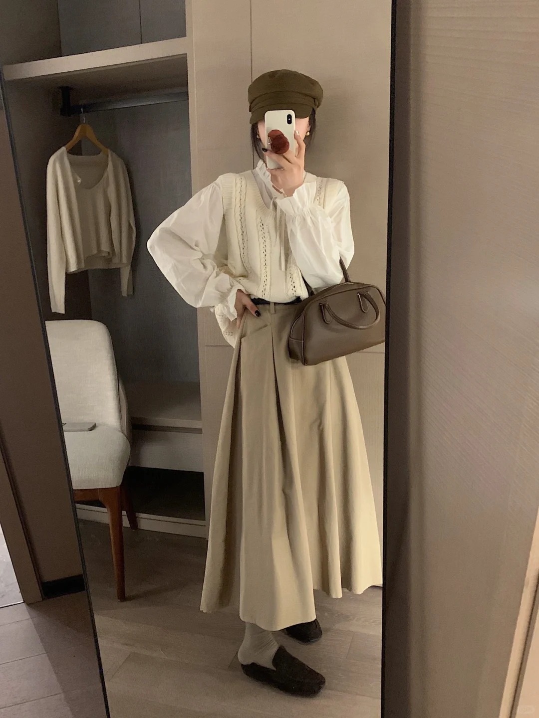 “Chân váy kaki” - món đồ cao cấp giúp phụ nữ U30+ thay đổi khí chất chỉ trong tích tắc- Ảnh 11.
