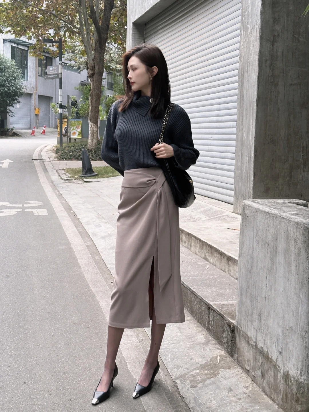 “Chân váy kaki” - món đồ cao cấp giúp phụ nữ U30+ thay đổi khí chất chỉ trong tích tắc- Ảnh 4.