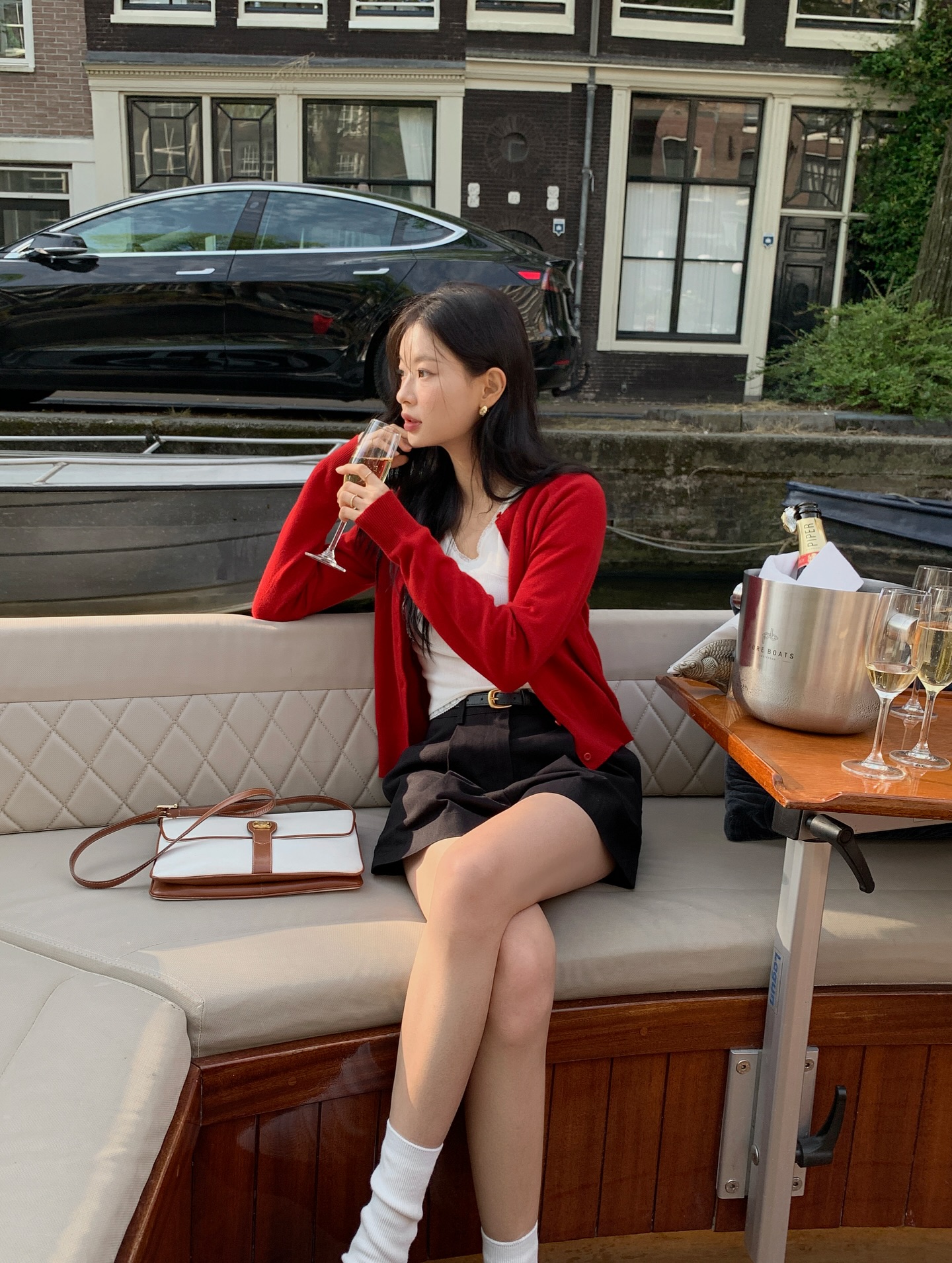 Trang phục màu đỏ chính là xu hướng hot nhất thu này: 10 cách diện giúp nàng nổi nhất khu phố, độ sang chảnh miễn bàn- Ảnh 8.