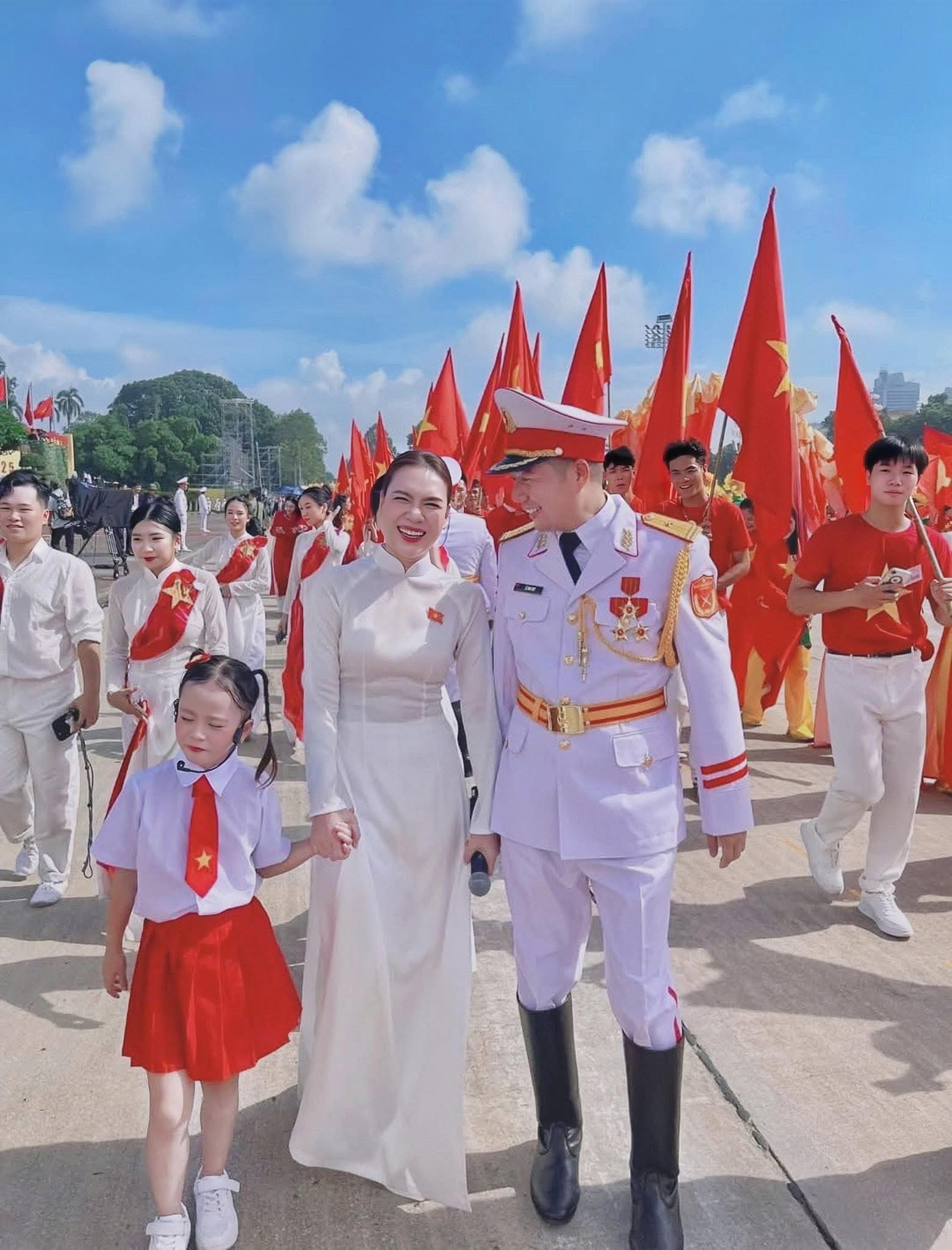 Gia đình bé gái song ca cùng Mỹ Tâm tại Đại lễ 2/9 lên tiếng đính chính 1 điều- Ảnh 4. Gia đình bé gái song ca cùng Mỹ Tâm tại Đại lễ 2/9 lên tiếng đính chính 1 điều- Ảnh 4.