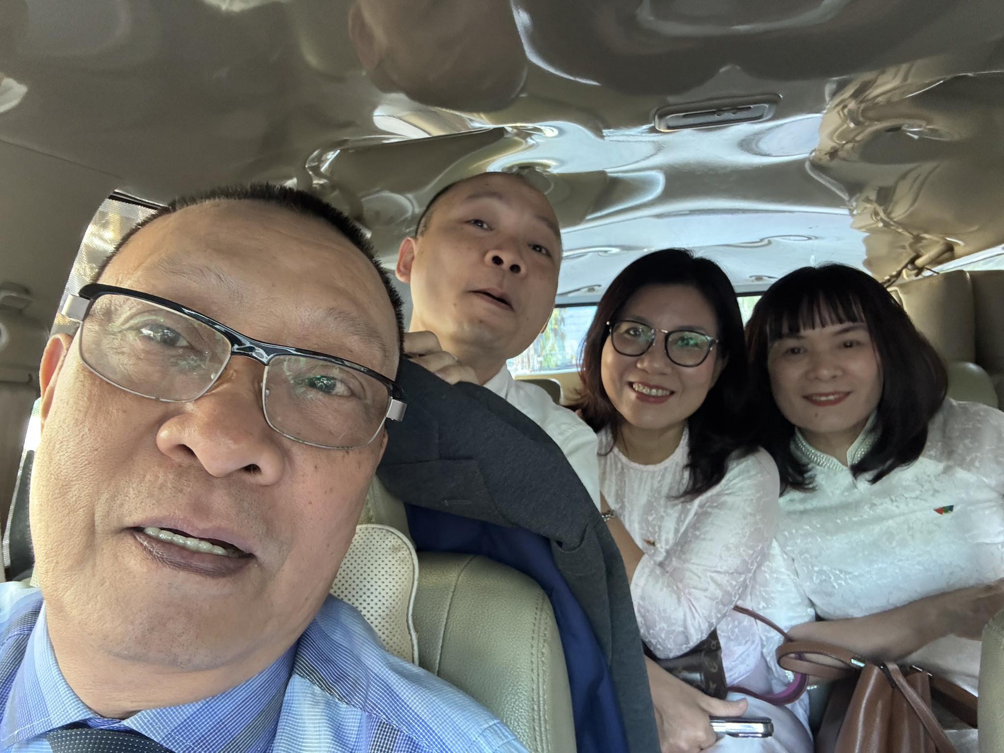 Xưng hô "bất thường" của con trai Lại Văn Sâm với bố, dàn sao Việt phản ứng- Ảnh 1.
