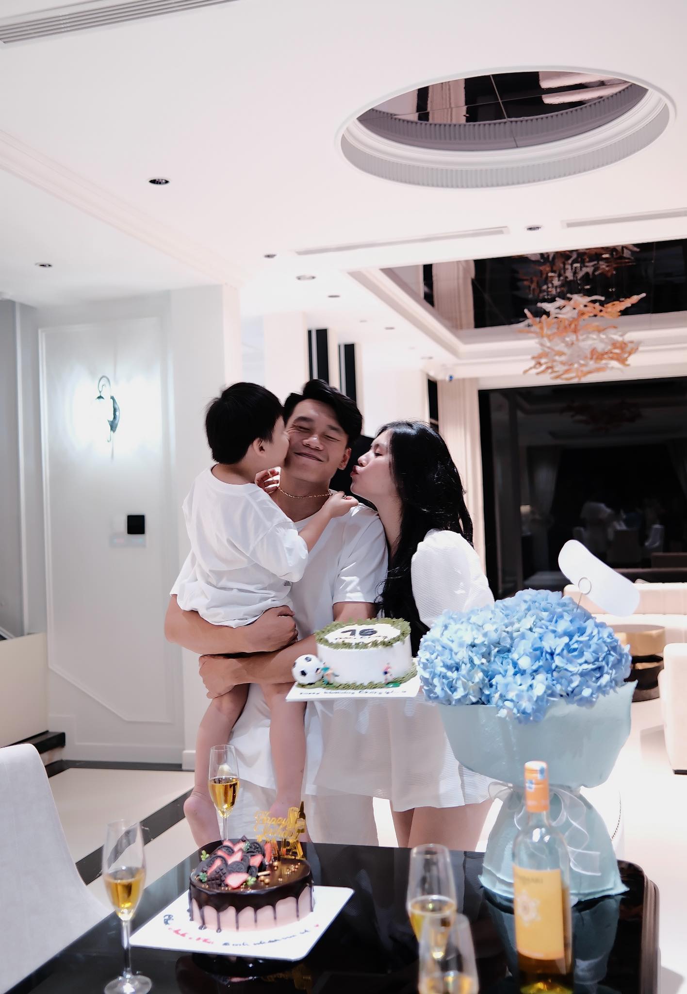 Thành Chung cùng vợ con đón sinh nhật, khung cảnh biệt thự bạc tỷ mới toanh chiếm spotlight- Ảnh 1.