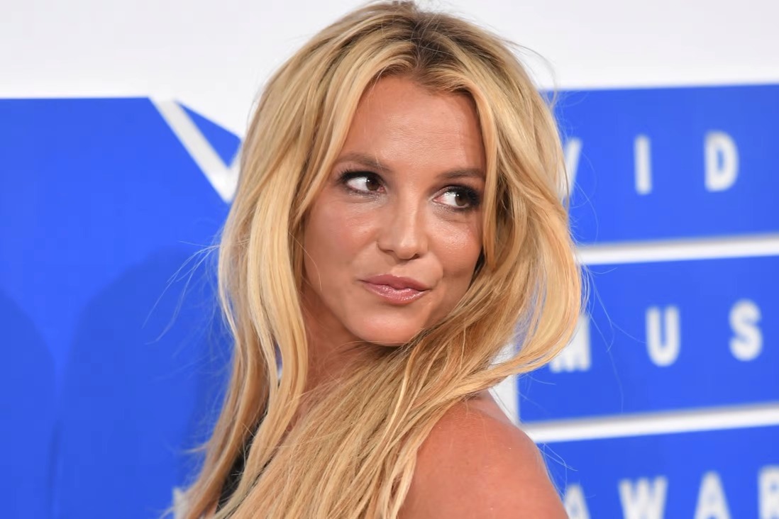 Britney Spears sống trong ngôi nhà ngập rác và chất thải, gia đình cầu cứu- Ảnh 1.