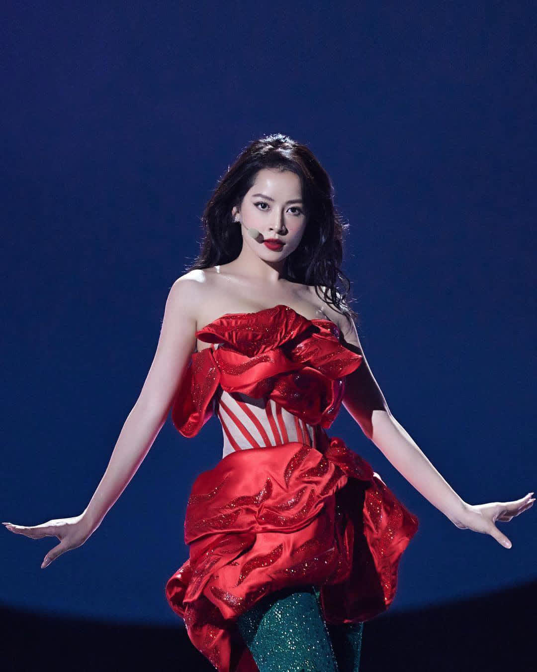 Mỹ nhân đẹp nhất Việt Nam từng bị phản đối làm ca sĩ nay đắt show đáng nể, song ca với Huỳnh Hiểu Minh còn gây sốt xứ Trung- Ảnh 3.
