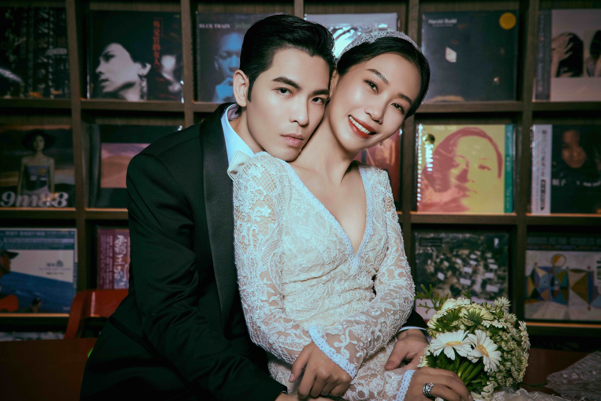 Nam ca sĩ ngượng chín người vì sự cố trang phục trên sân khấu, cách xử lý mới gây bất ngờ- Ảnh 6.