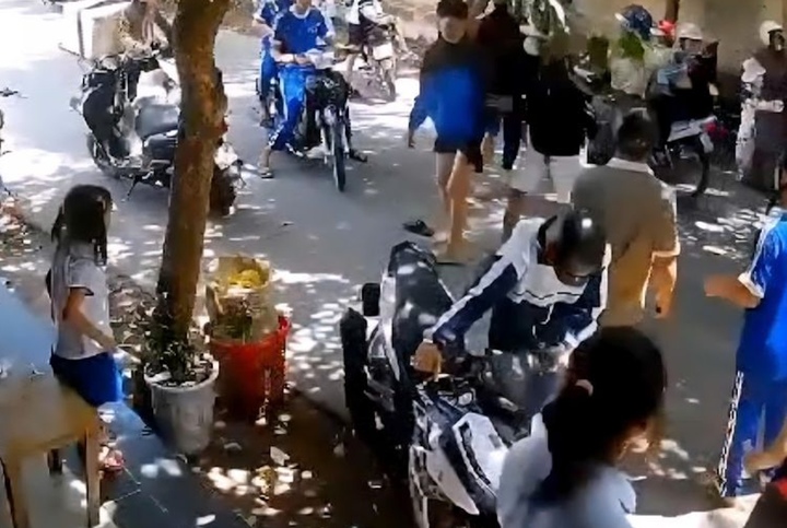Điều tra vụ ẩu đả khiến nam sinh lớp 10 và 2 người khác nhập viện- Ảnh 1.