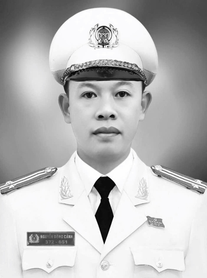 Thiếu tá Công an ở Đắk Lắk hy sinh: Vợ khóc nghẹn, con trai mới ngày đầu đi học- Ảnh 2.