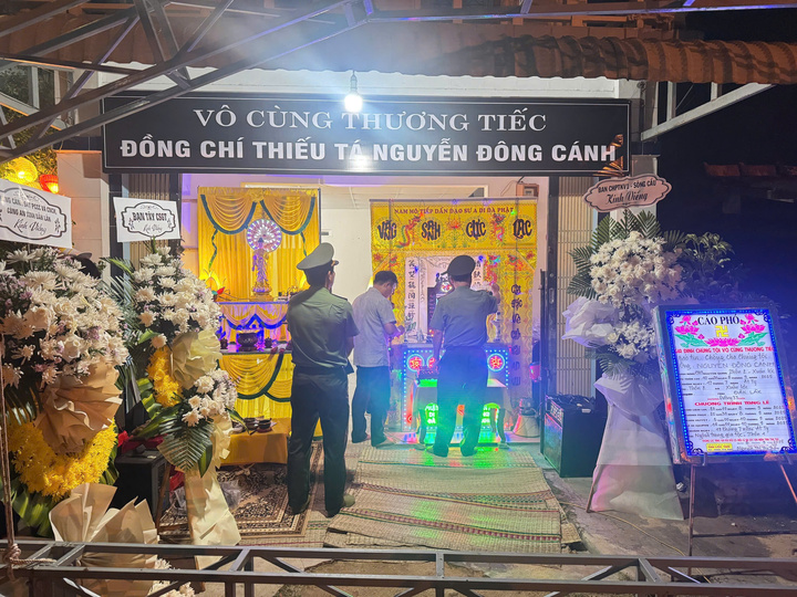 Thiếu tá Công an ở Đắk Lắk hy sinh: Vợ khóc nghẹn, con trai mới ngày đầu đi học- Ảnh 1.