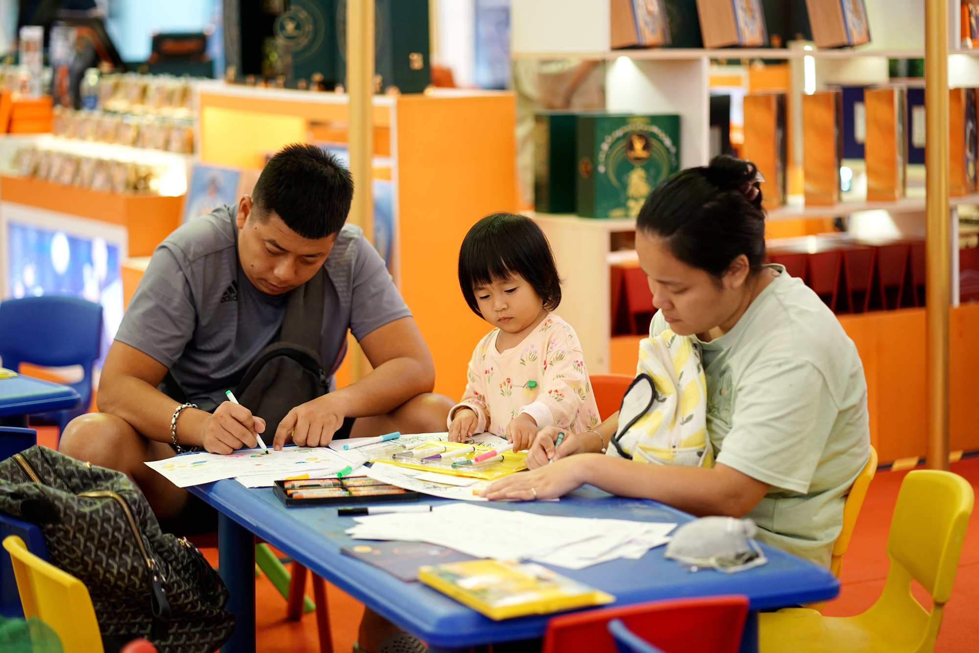 Vạn Hạnh Mall bất ngờ tổ chức Trung thu sớm, múa lân rộn ràng cùng loạt hoạt động khiến khách 