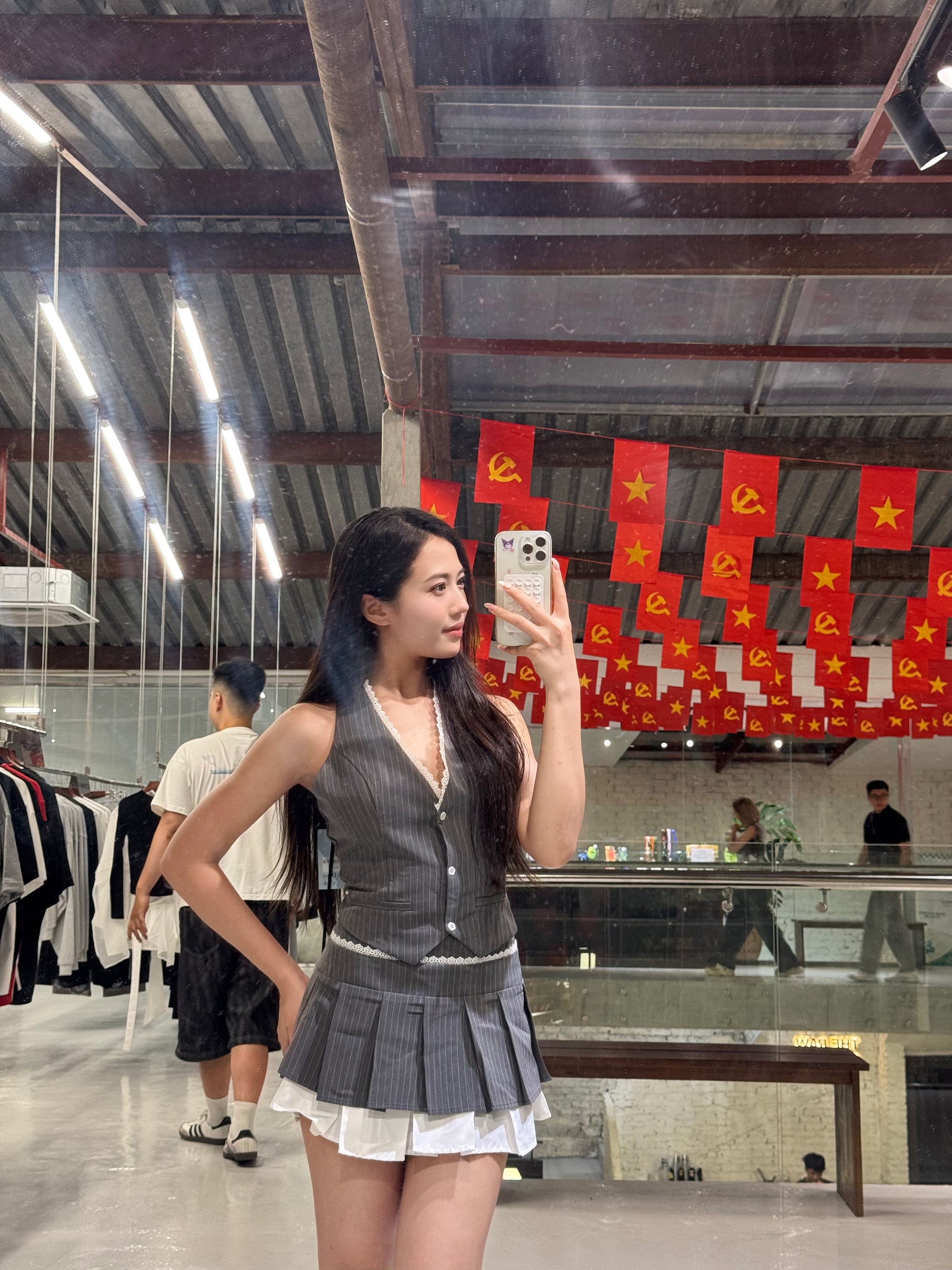 Review tổ hợp thời trang mới toanh, hot 100 độ ở Hà Nội: Rộng 700m2, 30 local brand đổ bộ, vào không muốn đi ra!- Ảnh 16.