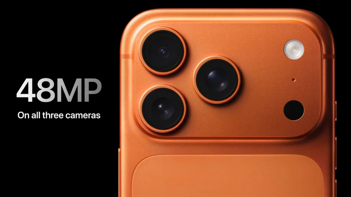 Ngắm iPhone 17 Pro và iPhone 17 Pro Max: lột xác với thiết kế mới, màu cam  nổi bật, giá bán từ 34,99 triệu đồng