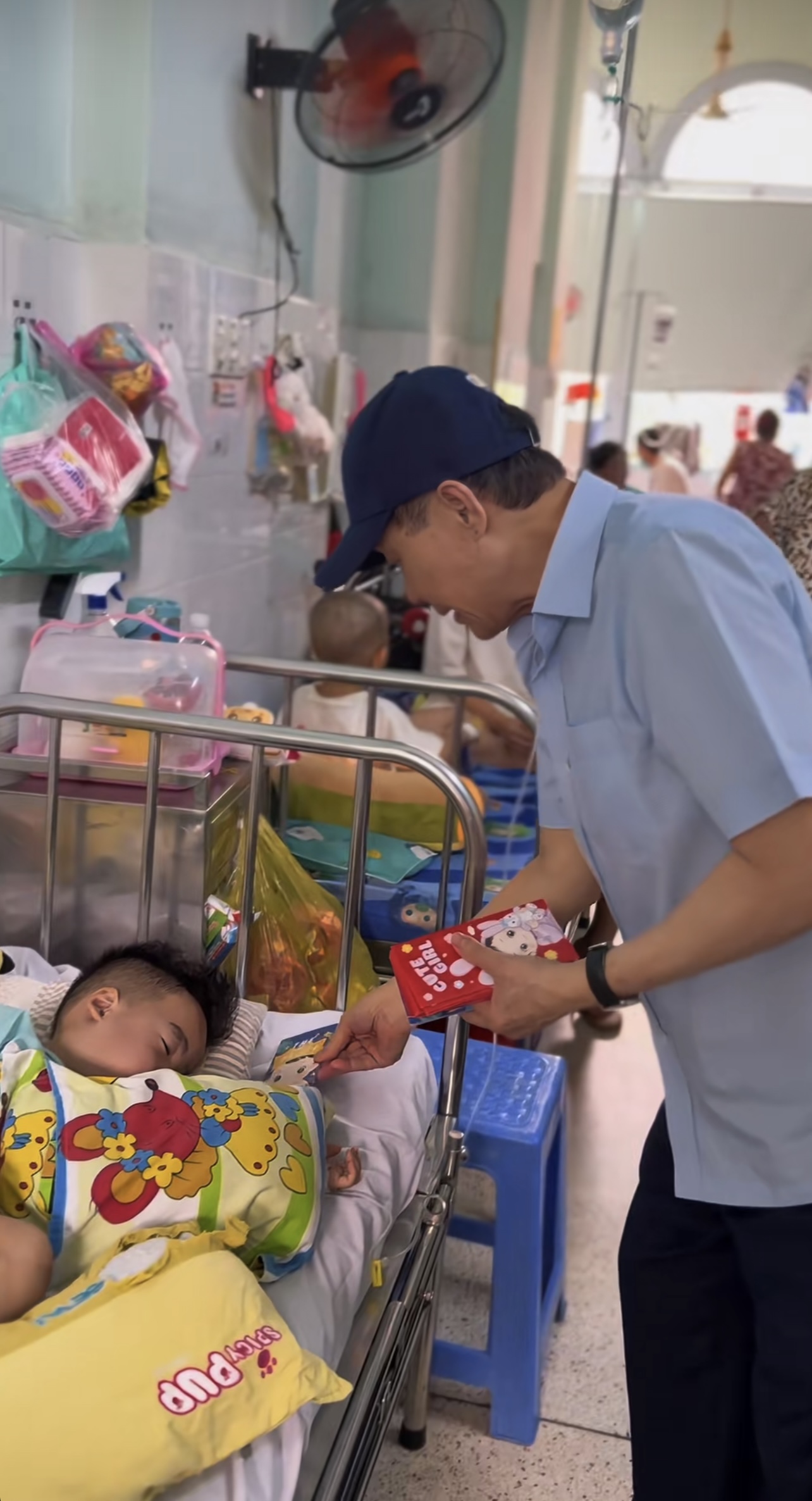 Tỷ phú Johnathan Hạnh Nguyễn và những phong bao lì xì Tết Độc lập- Ảnh 2.