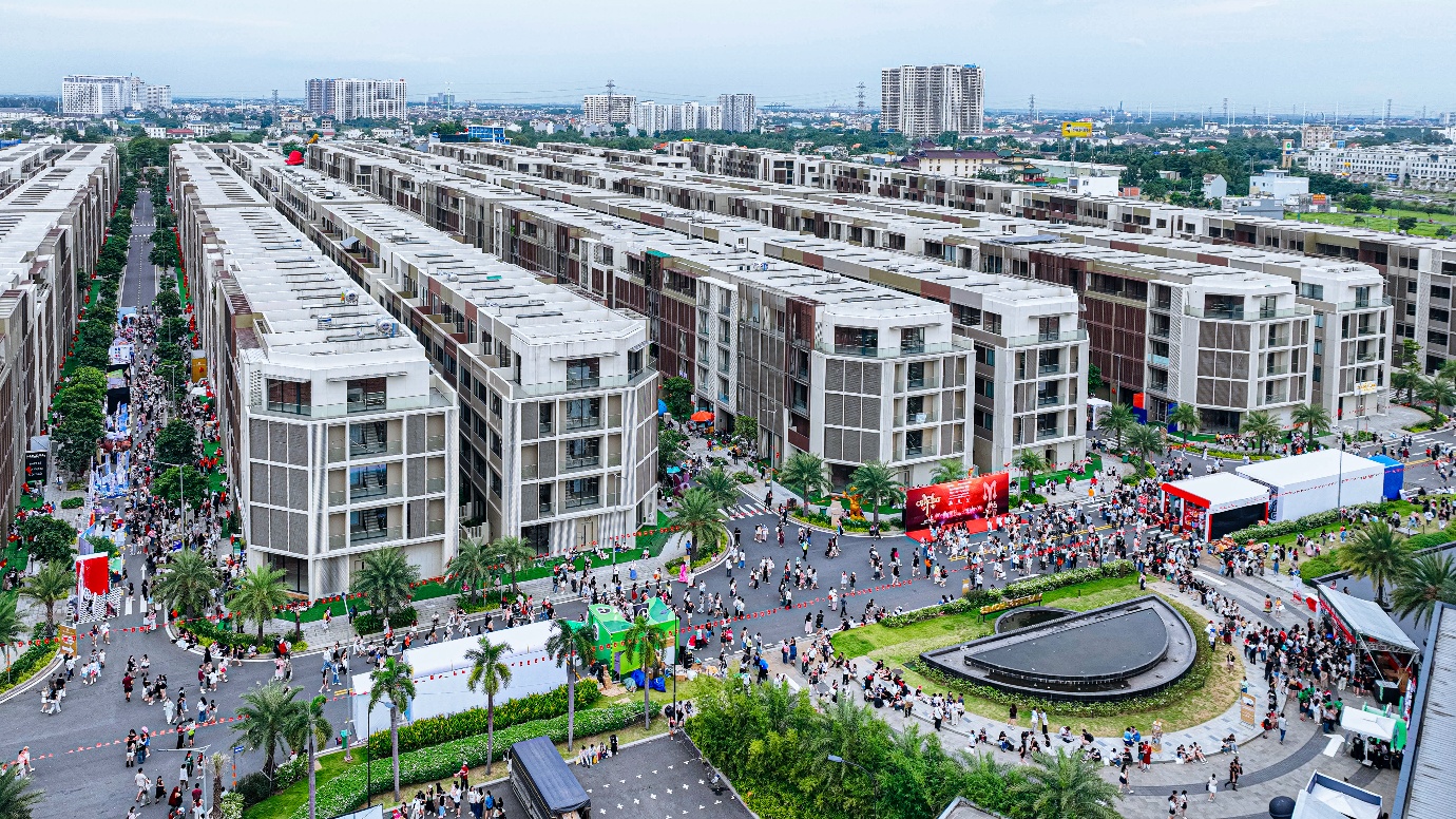 Hàng vạn khán giả hòa nhịp tại The Global City trong 2 ngày Concert Encore Anh Trai Vượt Ngàn Chông Gai- Ảnh 3.