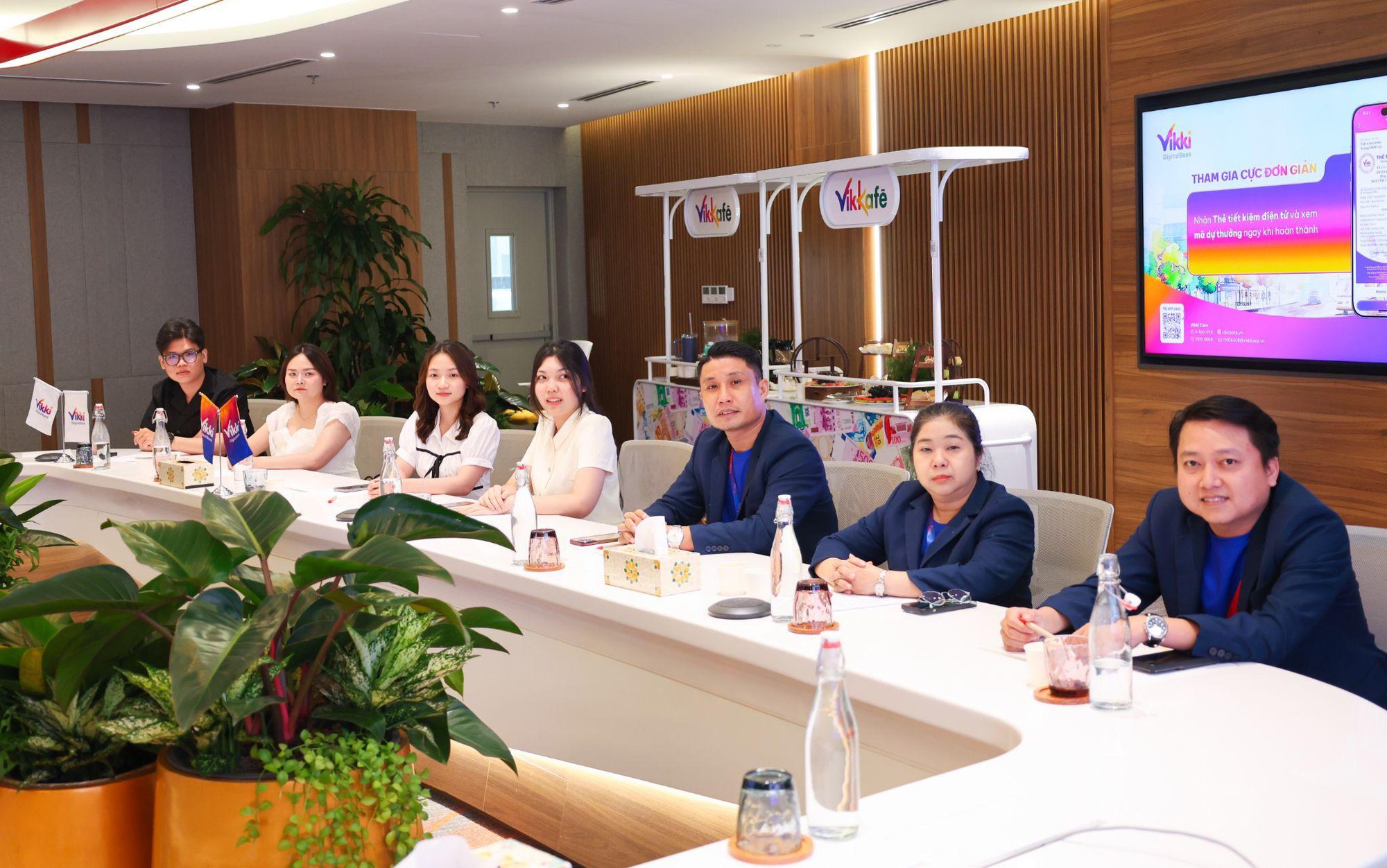 Phiên livestream “Tiết kiệm Vikki Trúng VÀNG Ký MÙA 2” bùng nổ dịp 2/9 với 29 phần quà giá trị- Ảnh 4.