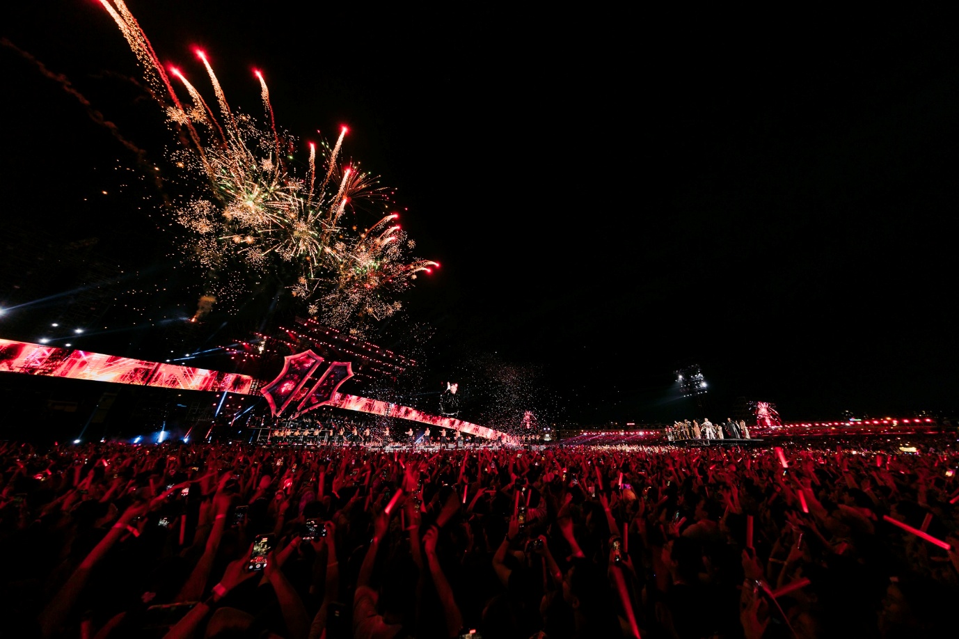 Hàng vạn khán giả hòa nhịp tại The Global City trong 2 ngày Concert Encore Anh Trai Vượt Ngàn Chông Gai- Ảnh 4.