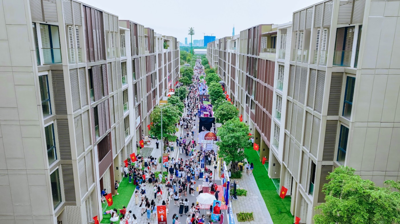 Hàng vạn khán giả hòa nhịp tại The Global City trong 2 ngày Concert Encore Anh Trai Vượt Ngàn Chông Gai- Ảnh 5.