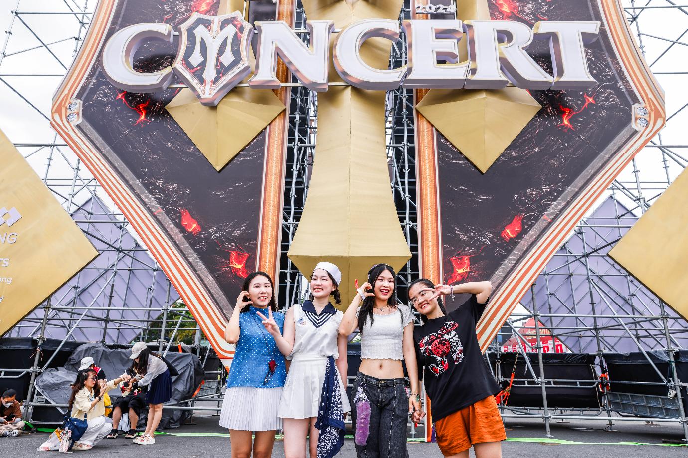Hàng vạn khán giả hòa nhịp tại The Global City trong 2 ngày Concert Encore Anh Trai Vượt Ngàn Chông Gai- Ảnh 8.