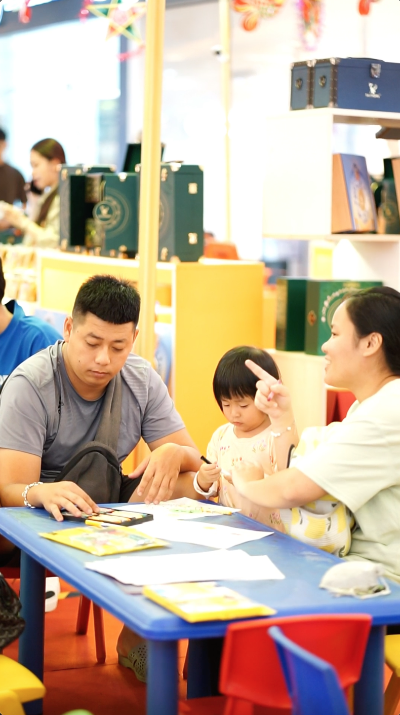 Vạn Hạnh Mall bất ngờ tổ chức Trung thu sớm, múa lân rộn ràng cùng loạt hoạt động khiến khách 