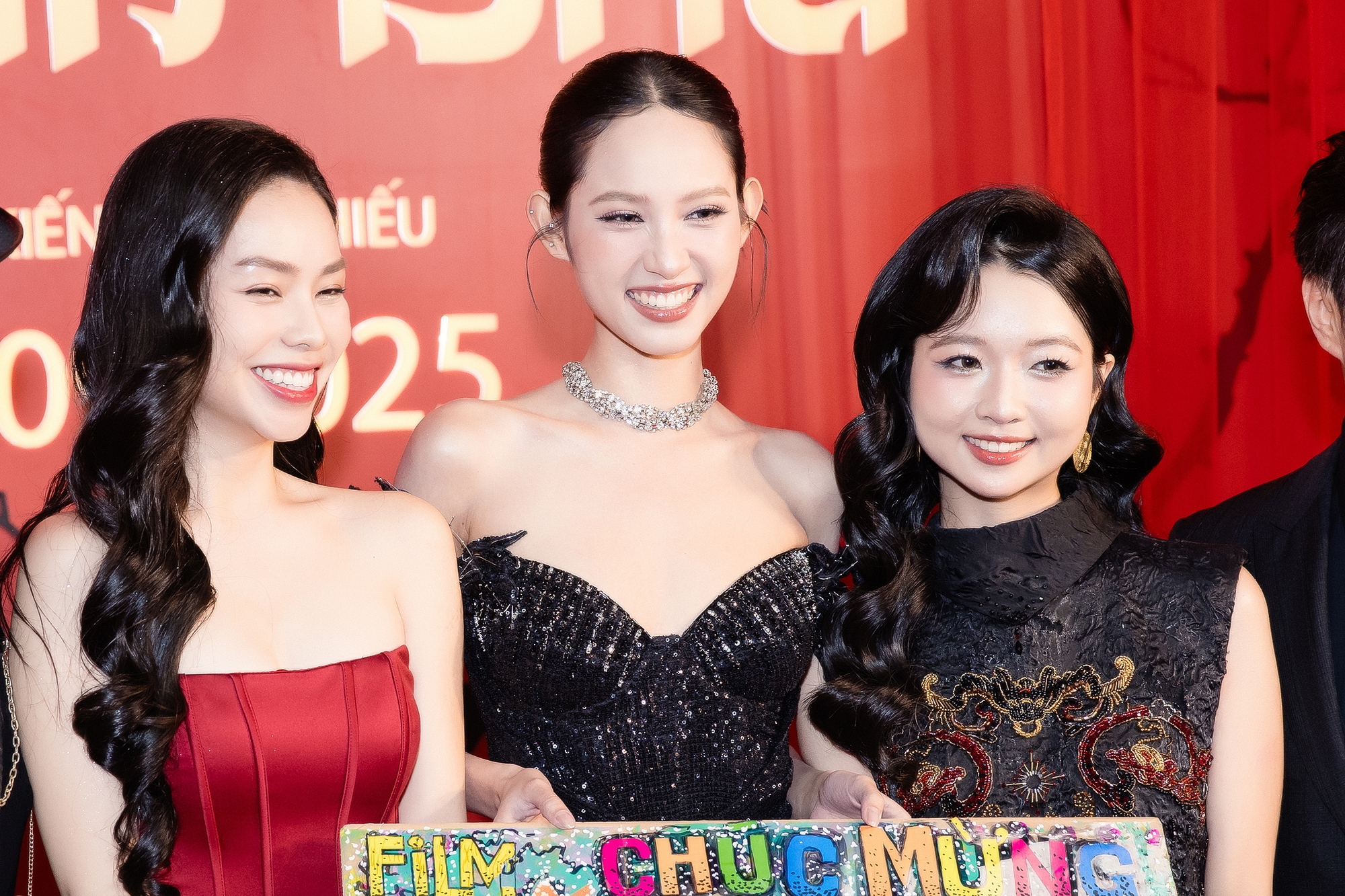 Clip hot: Sao nhí đắt show nhất Việt Nam dậy thì thành đại mỹ nhân, đứng thở thôi cũng cuốn trôi mọi ánh nhìn- Ảnh 2.